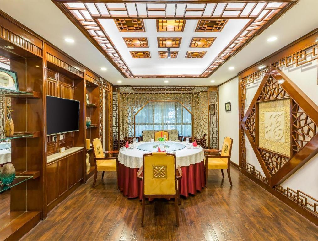 West International Trade Grand 5* Bắc Kinh