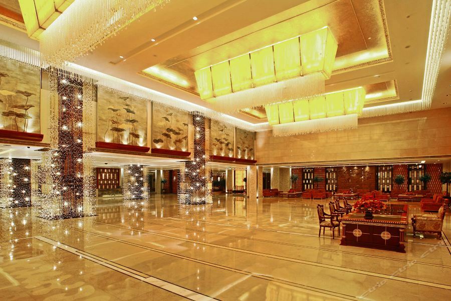 Khách sạn West International Trade Grand